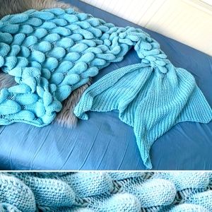 Mermaid tail knit blanket
